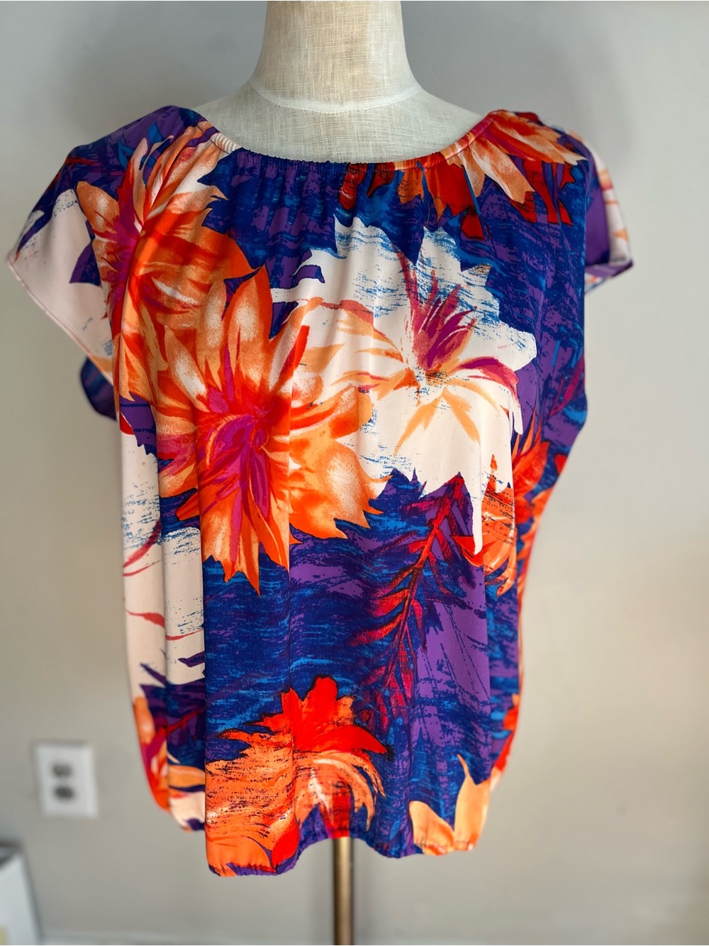 Ann Taylor Bold Floral Short Sleeve Blouse in Purple, Orange & Pink/polyester